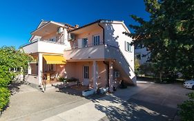 2-Bedroom Krk Apartment - Near Krk Beaches & Town!
